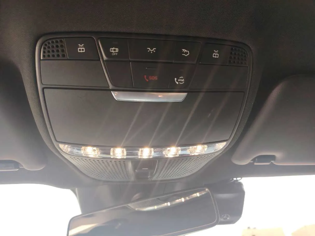 Car image 28