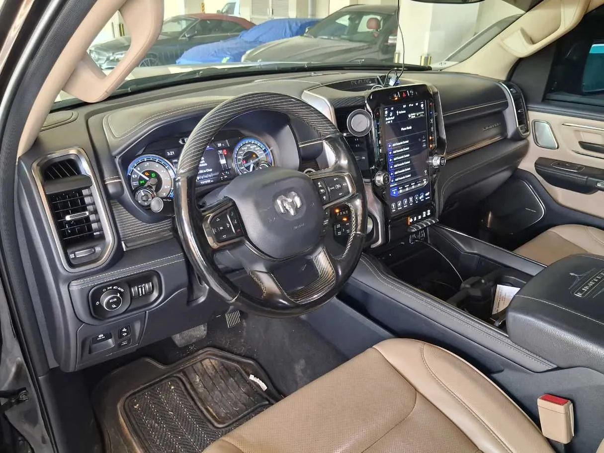 Car image 11
