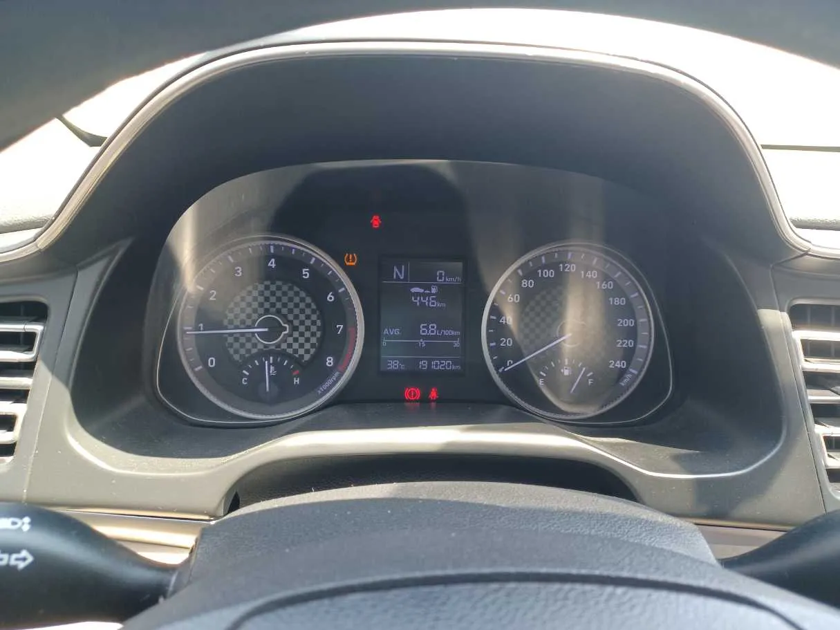 Car image 18