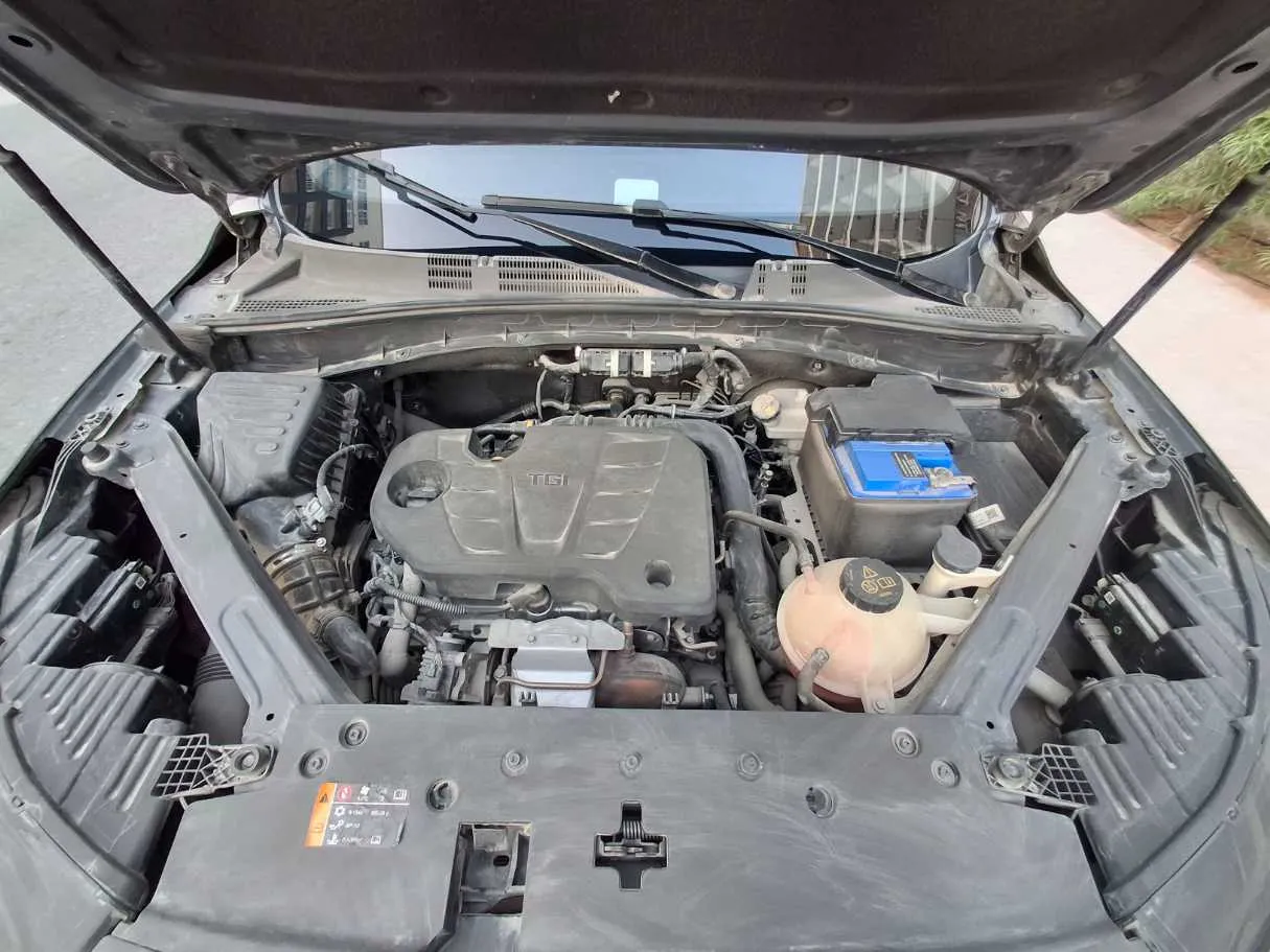 Car image 19