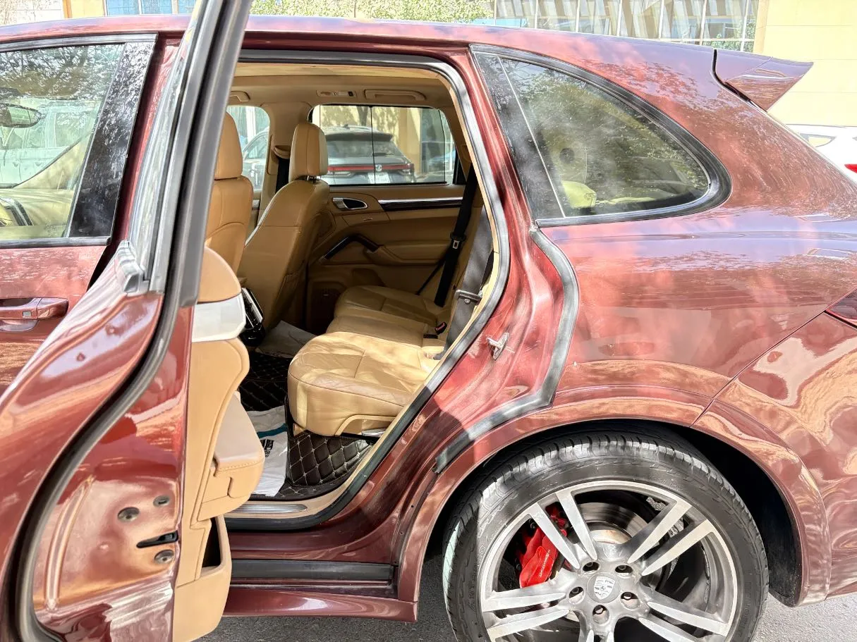 Car image 15