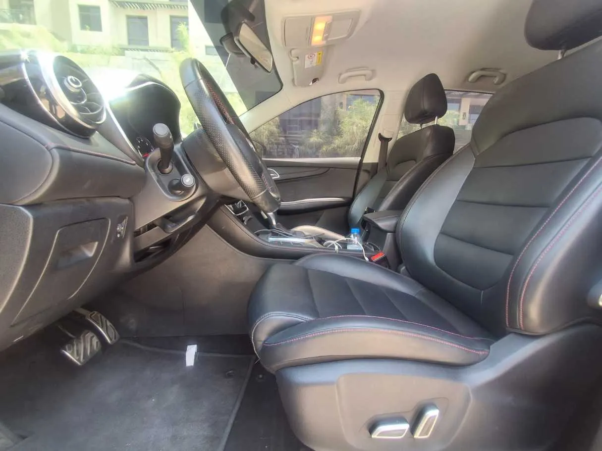 Car image 12