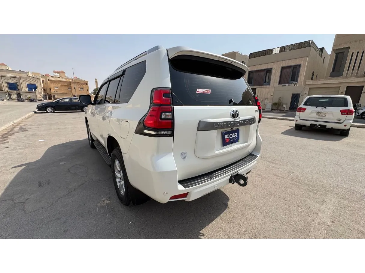 Car image 7