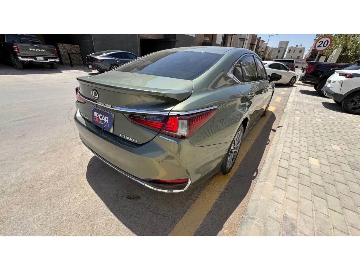 Car image 5