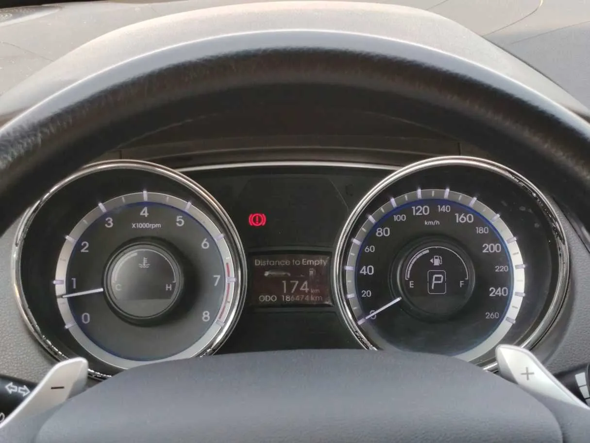 Car image 26