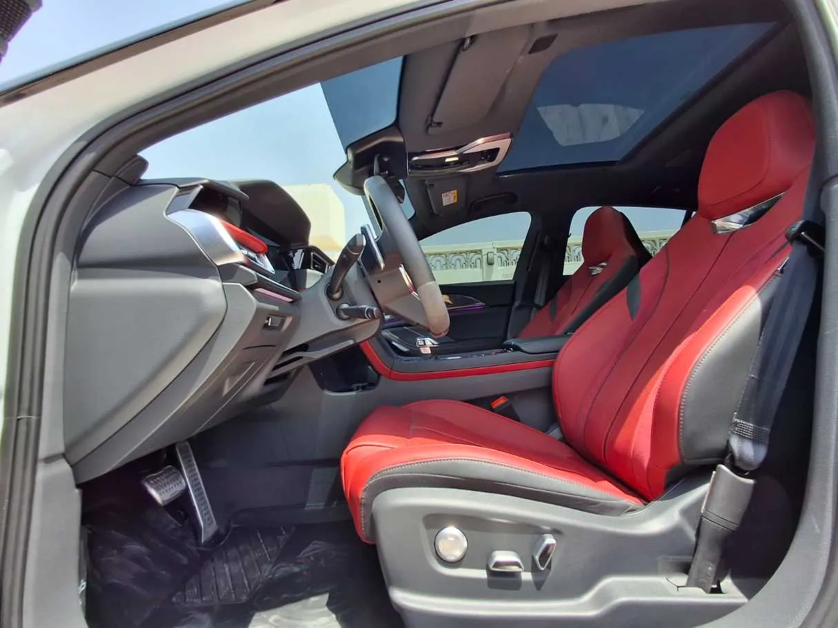 Car image 12