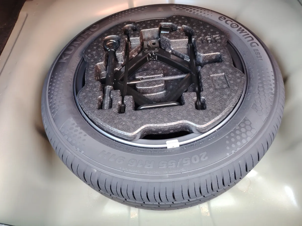 Car image 29