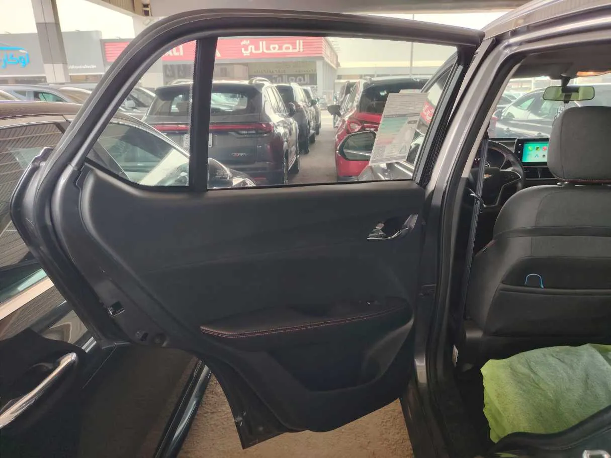 Car image 17