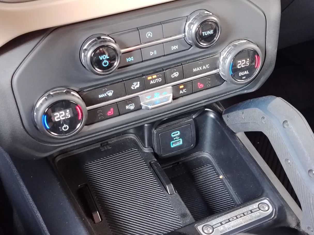 Car image 23