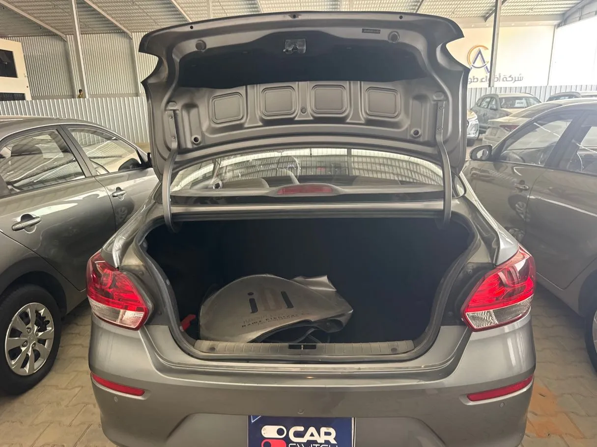 Car image 17