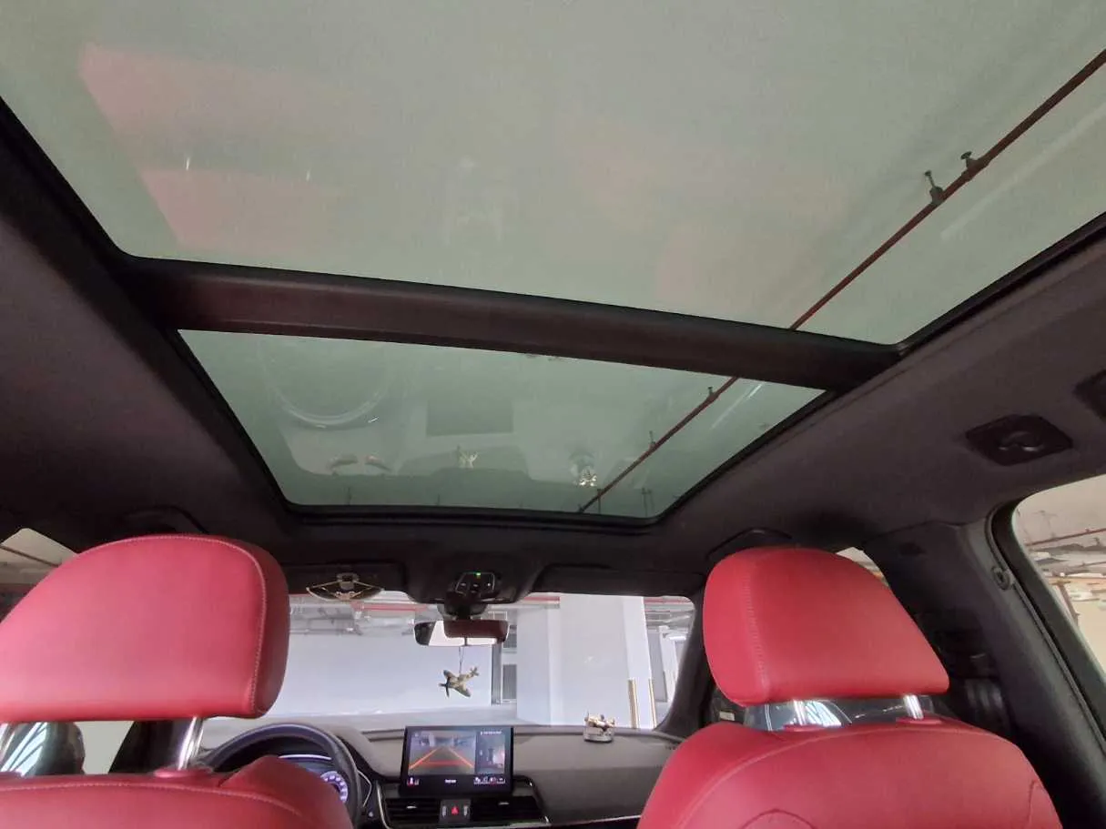 Car image 18