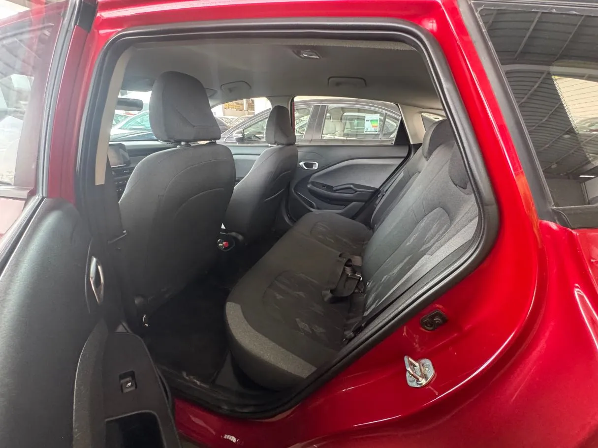 Car image 10