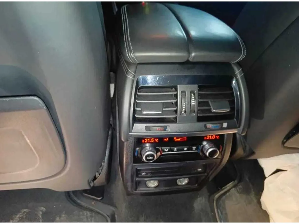Car image 28