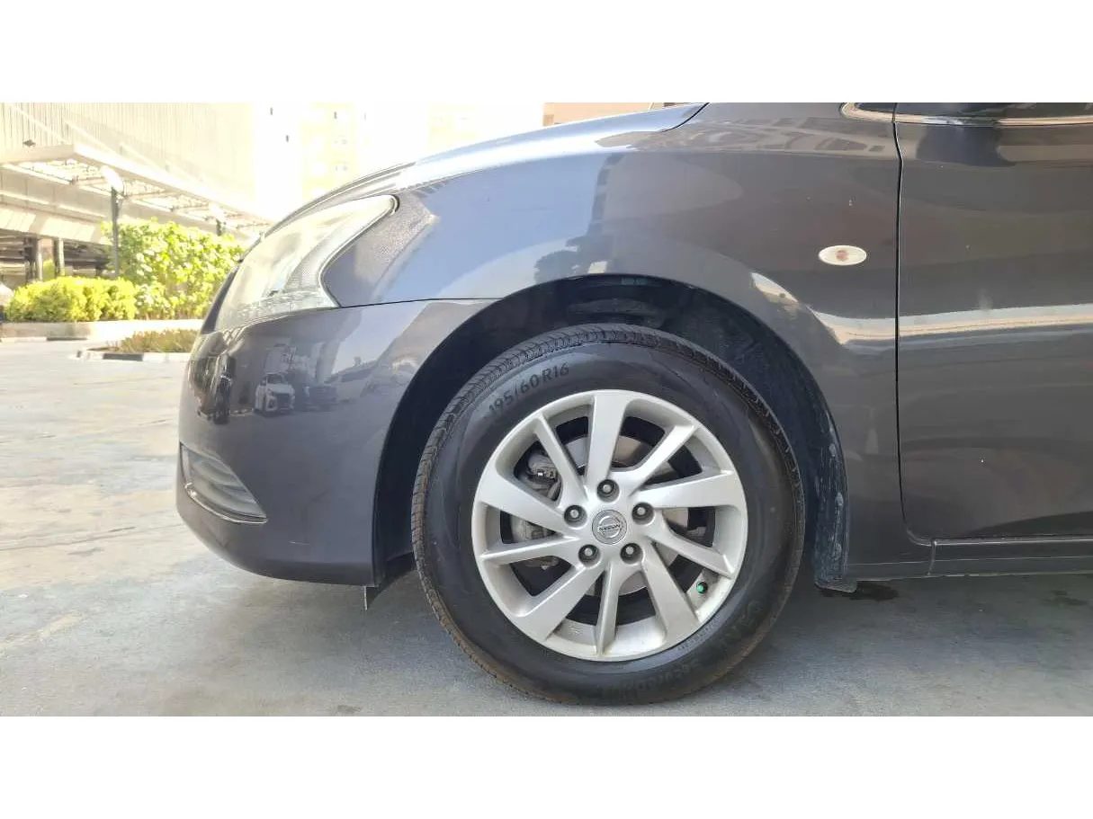 Car image 9