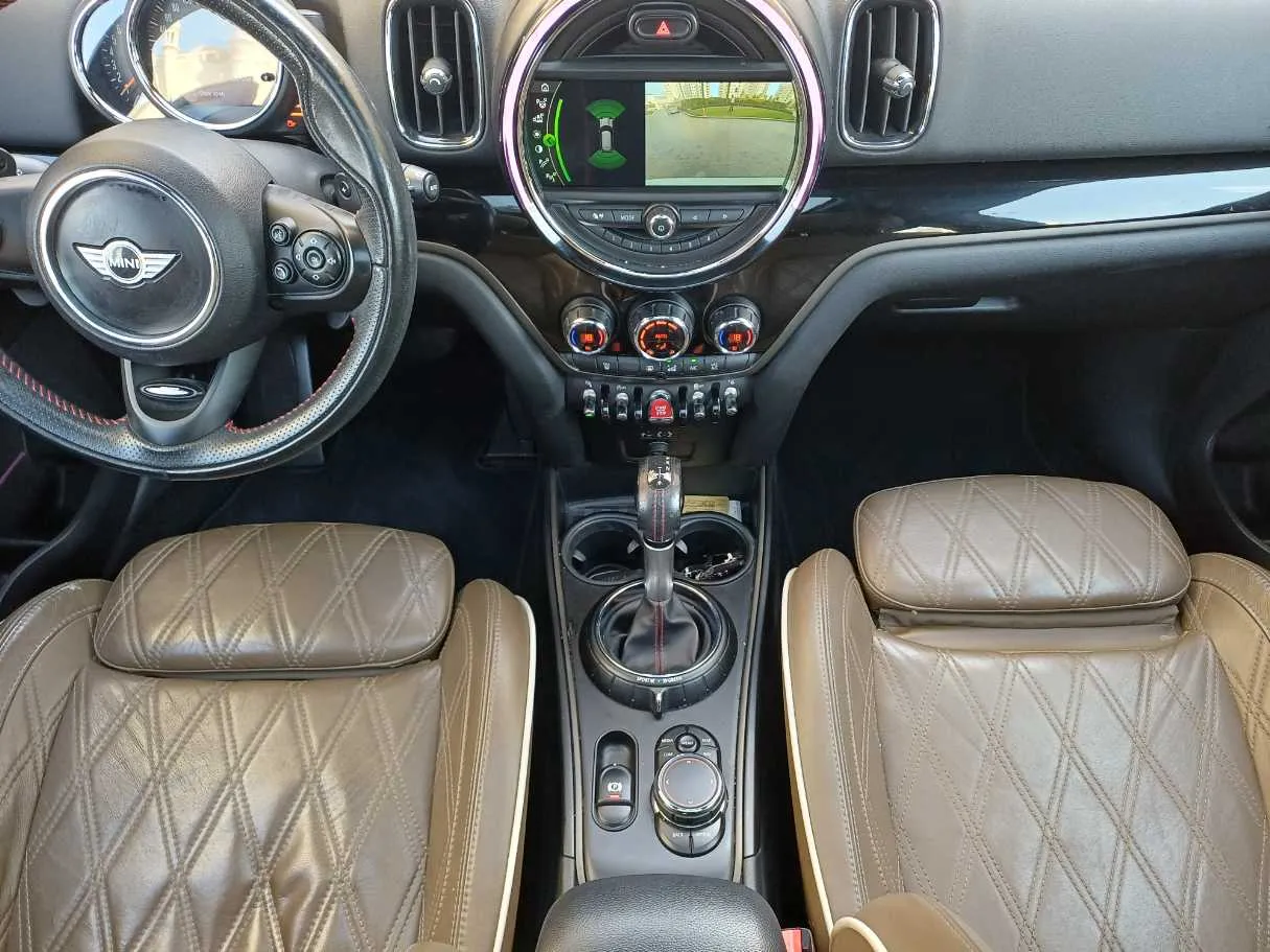 Car image 16