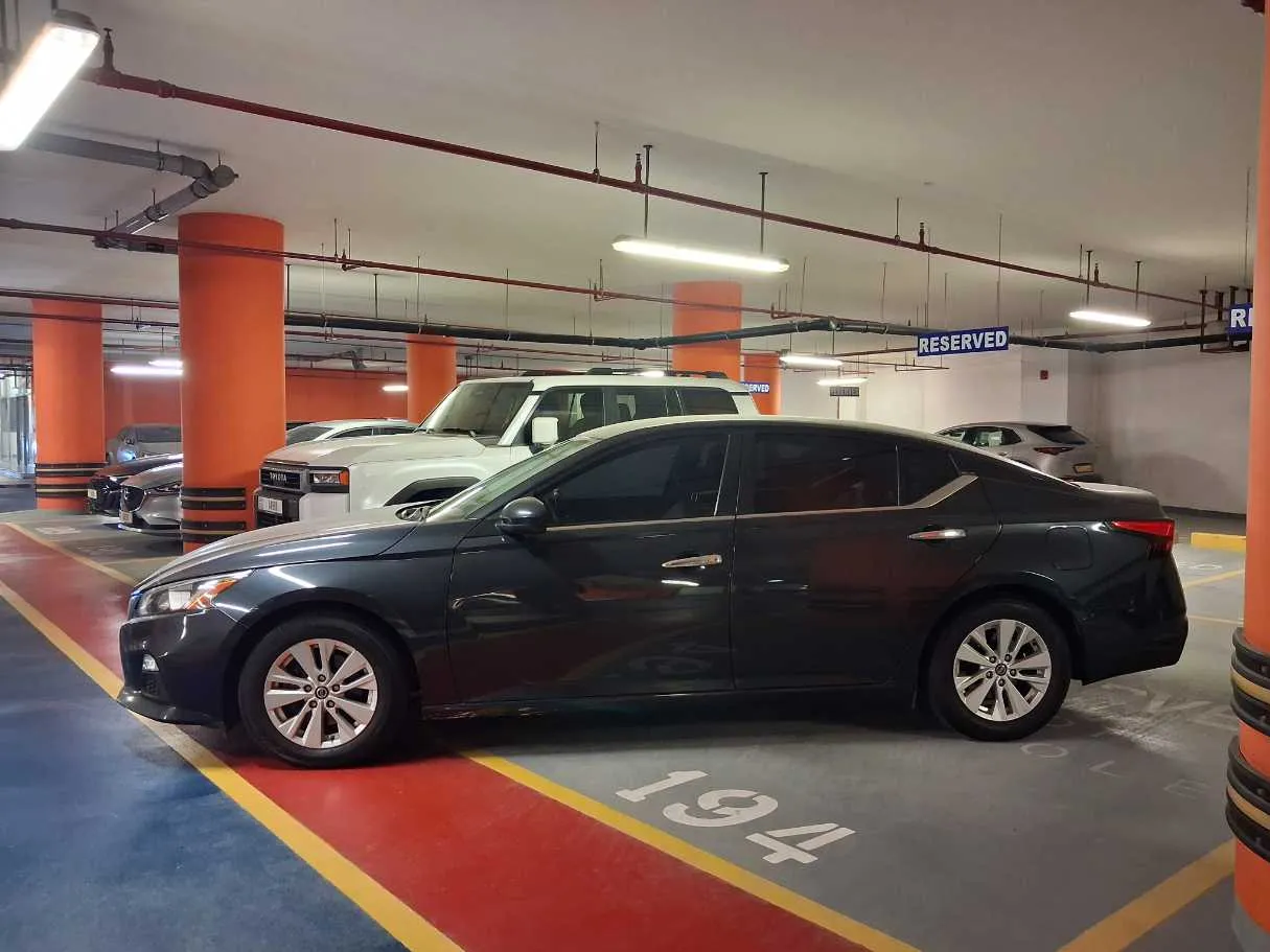 Car image 8
