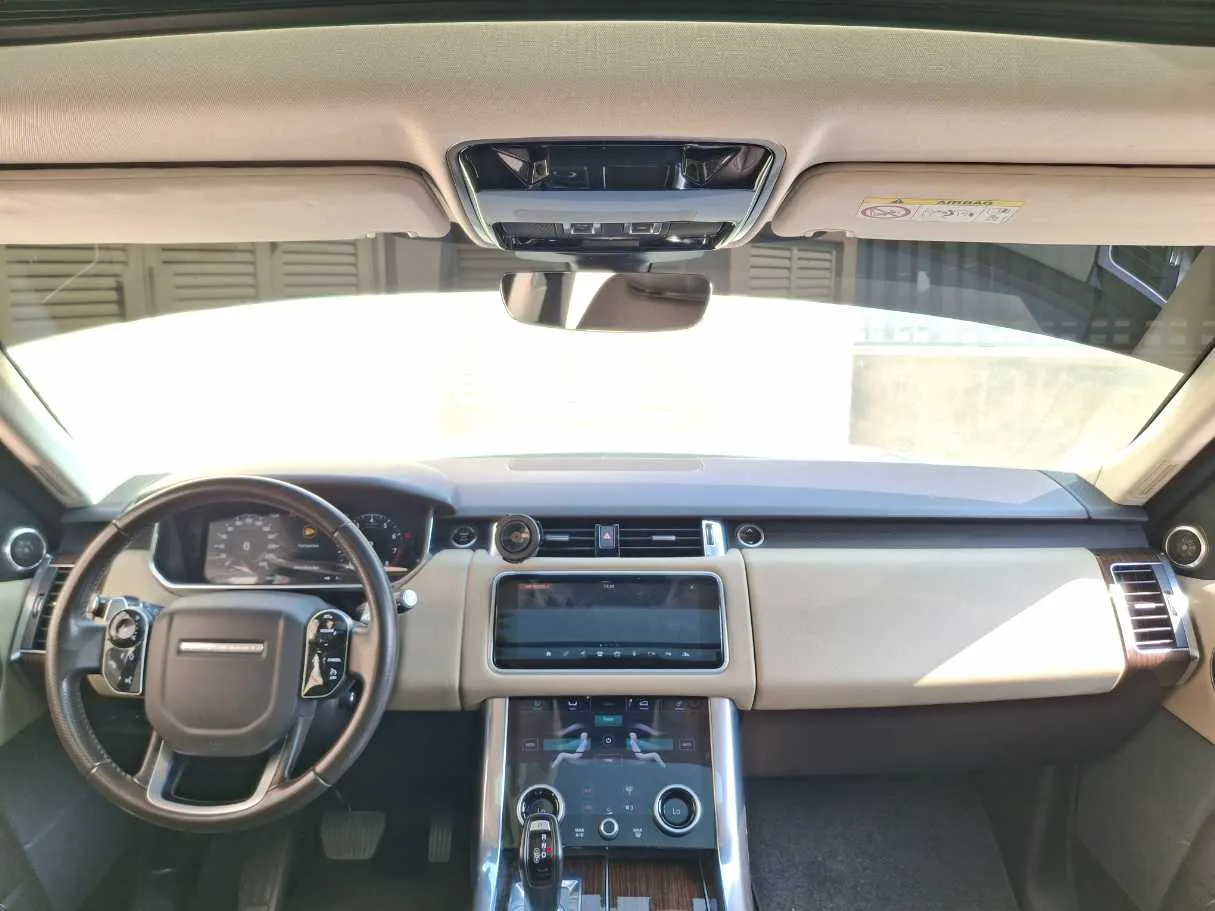 Car image 17
