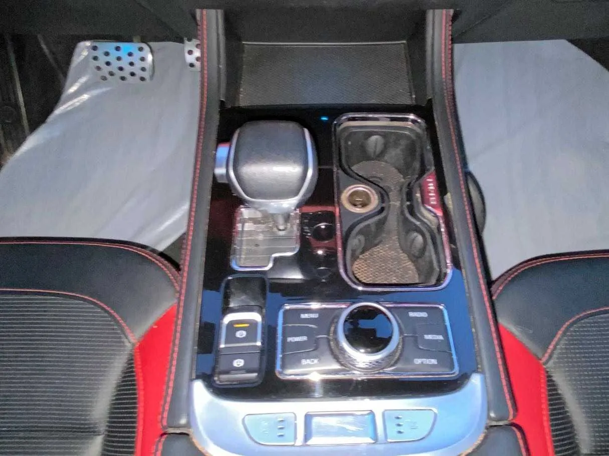 Car image 14