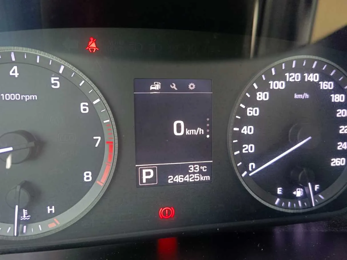 Car image 26