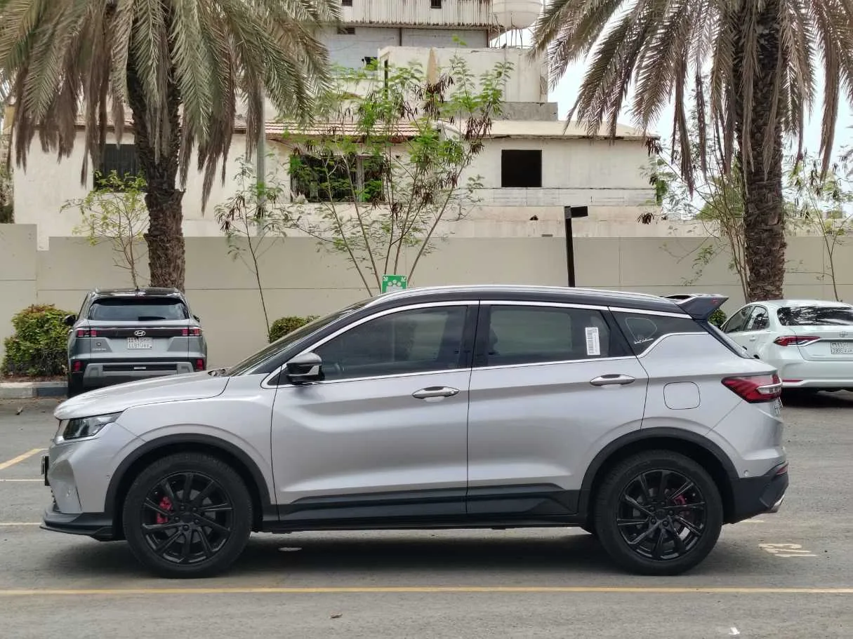 Car image 8
