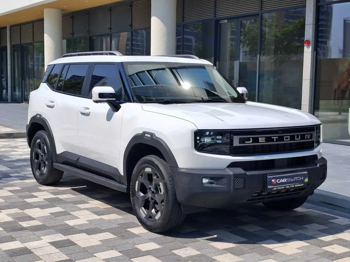 Car image 4