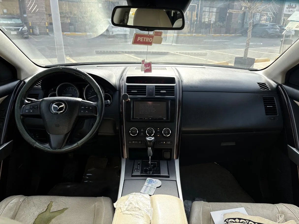 Car image 18