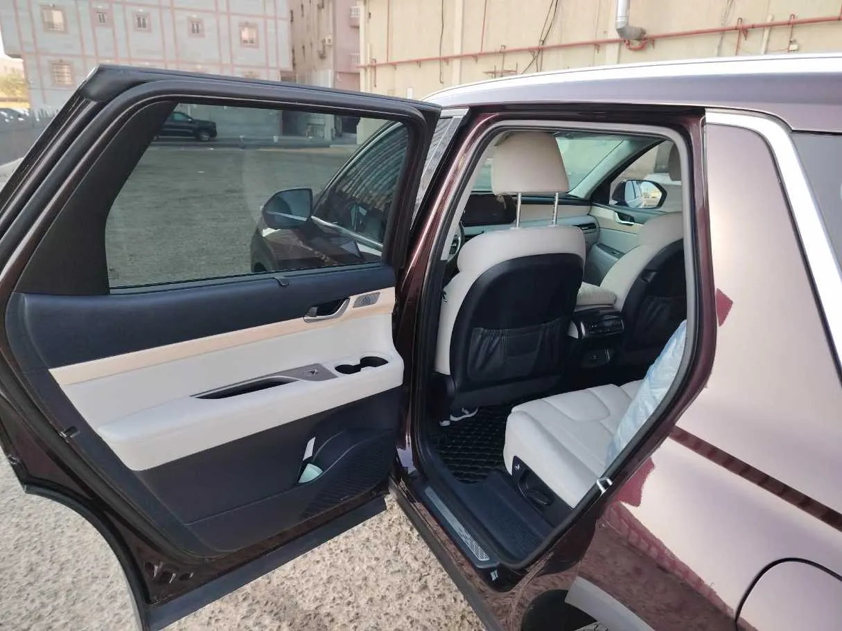 Car image 15