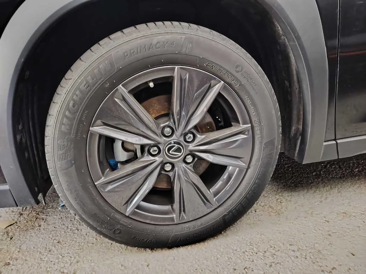 Car image 10