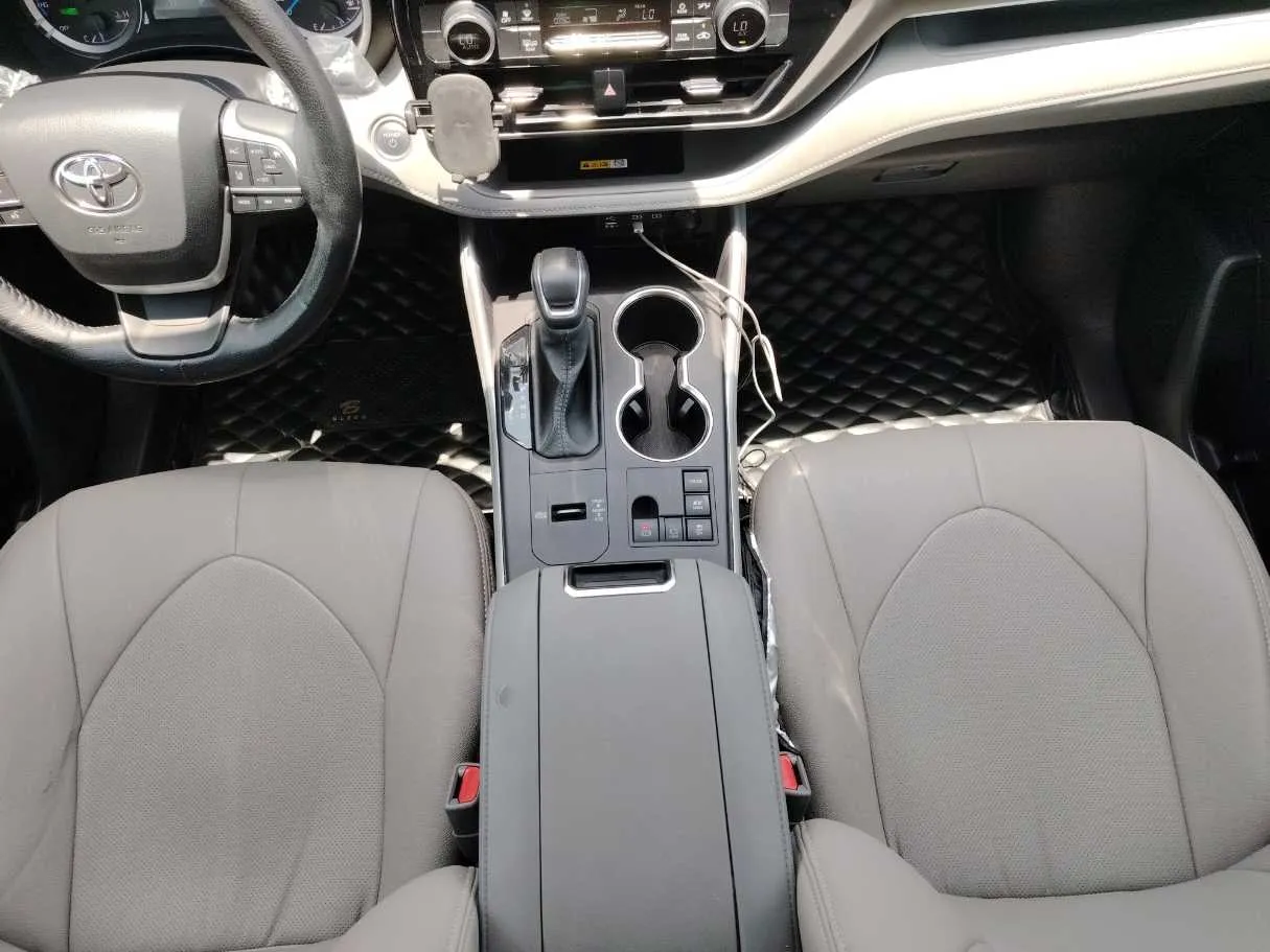 Car image 20