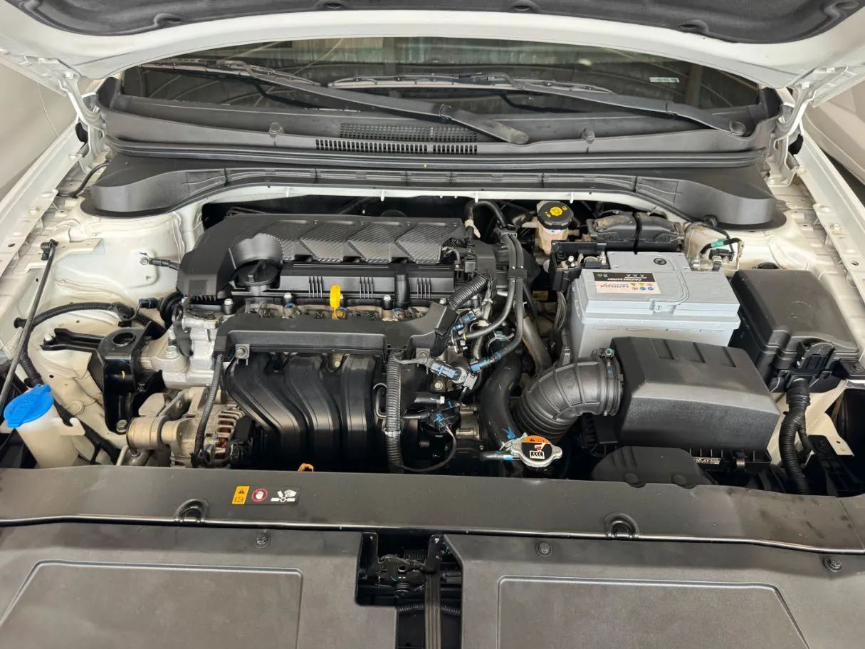 Car image 17