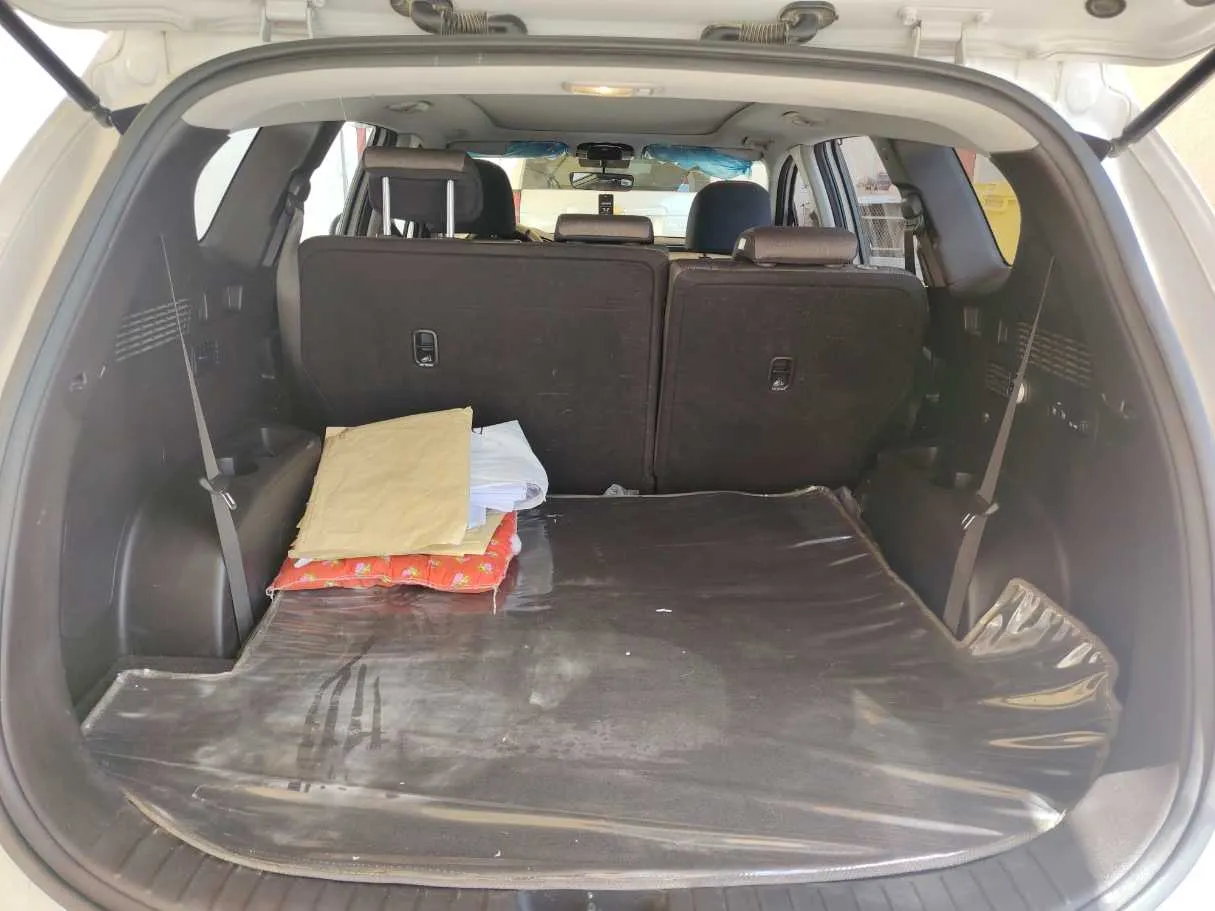 Car image 24
