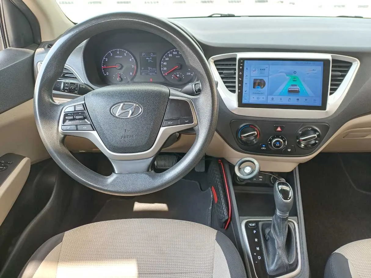 Car image 15