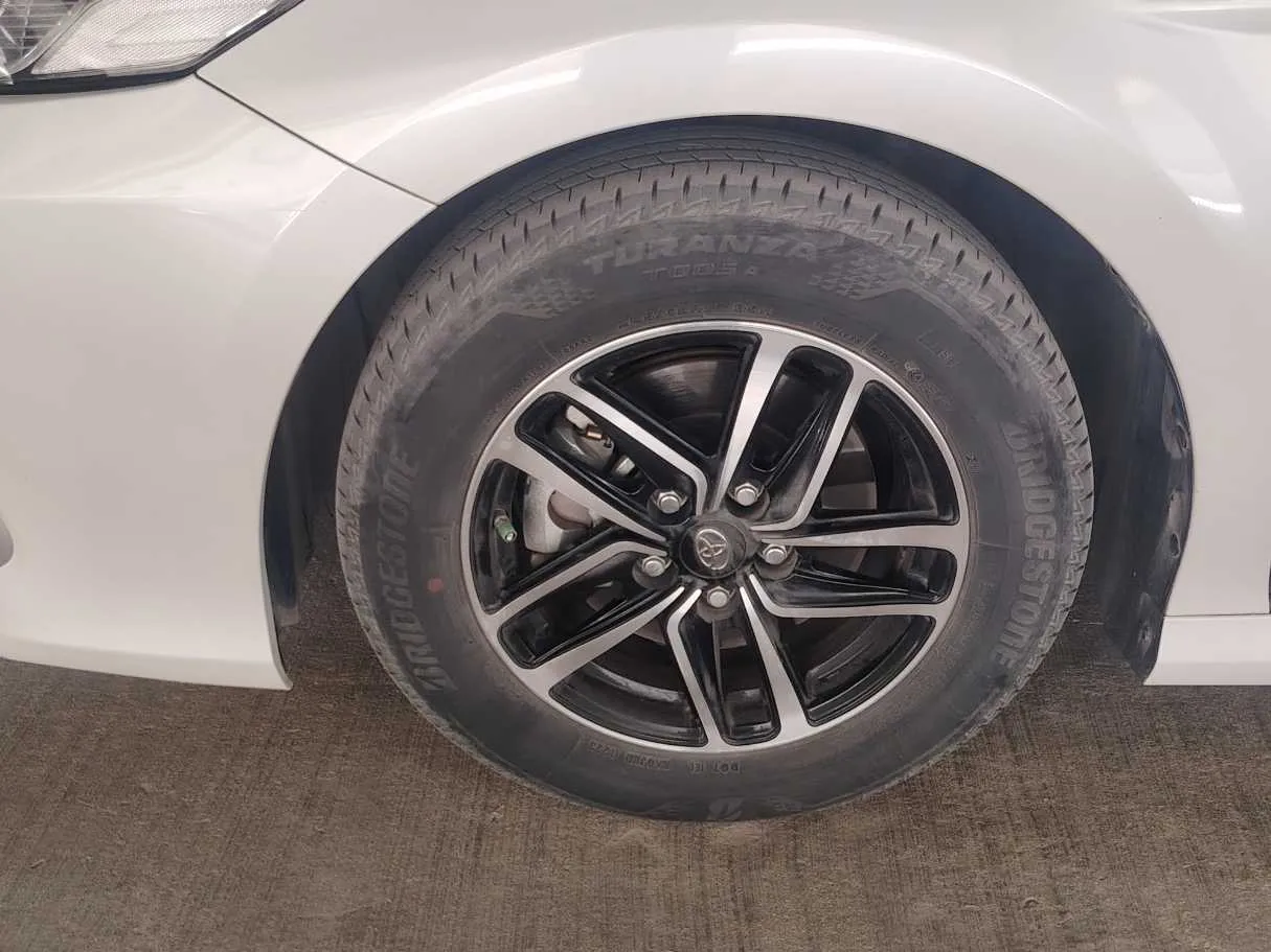 Car image 10