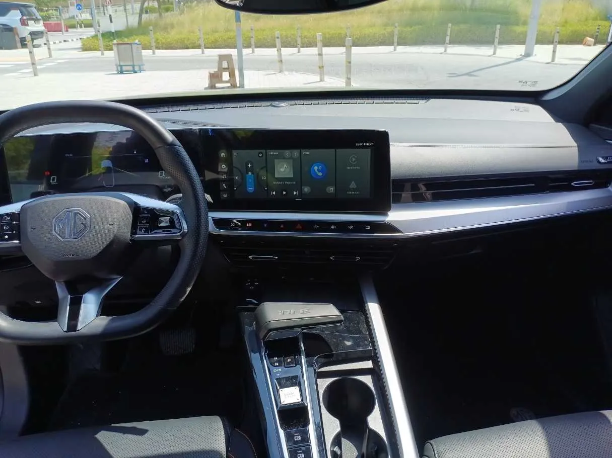 Car image 17