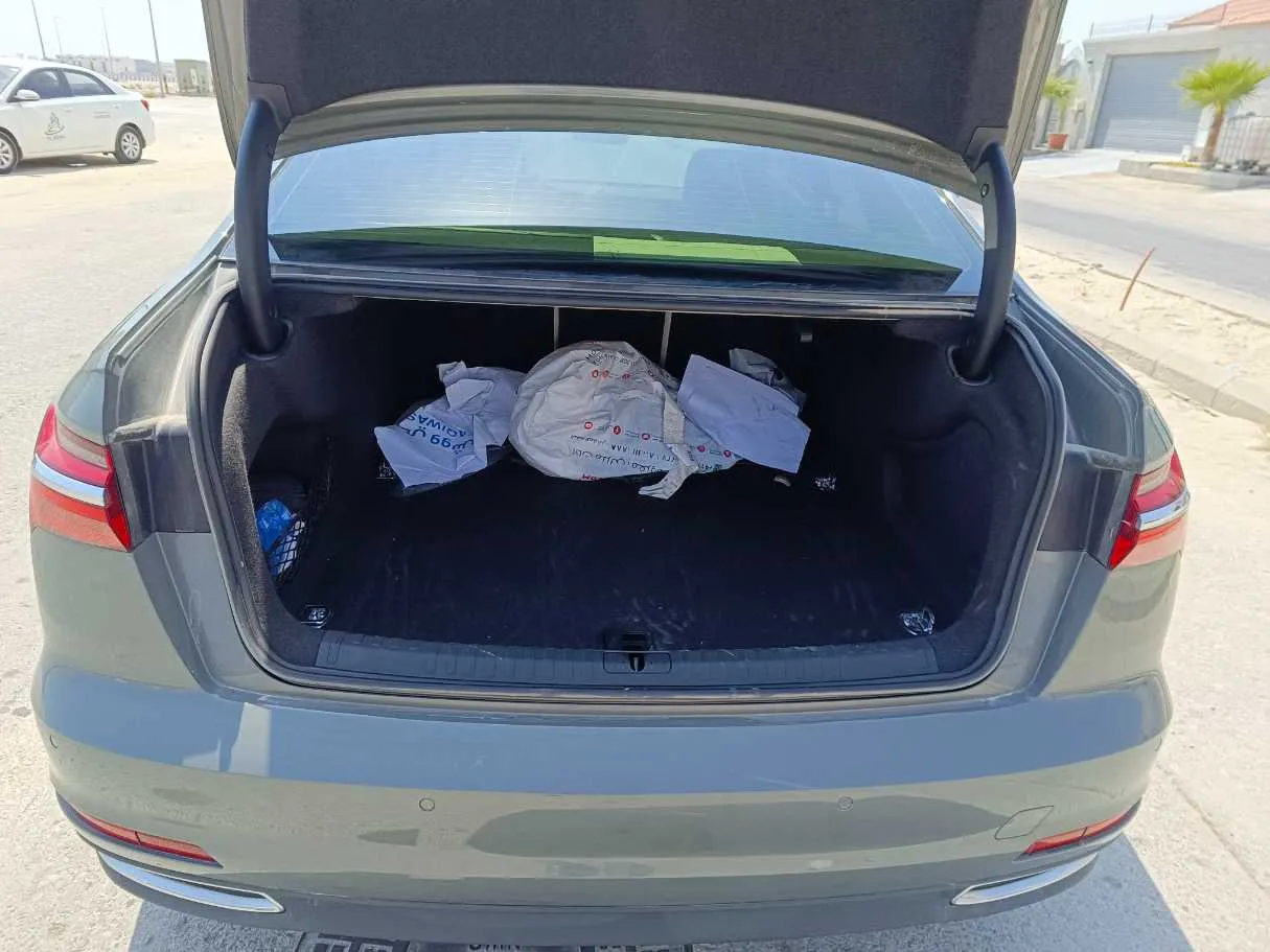 Car image 28