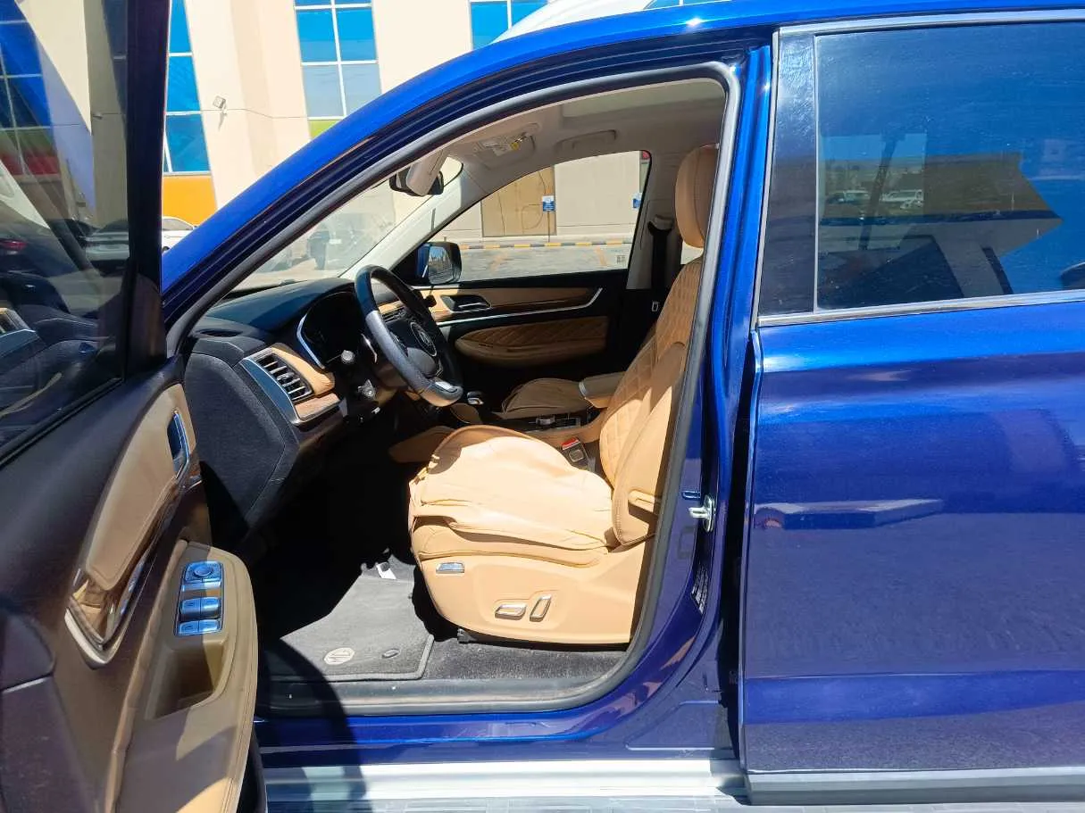 Car image 13