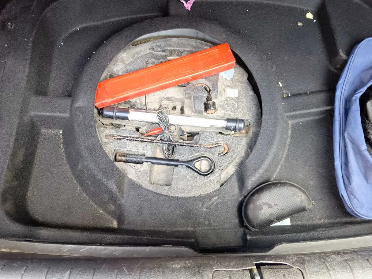 Car image 40