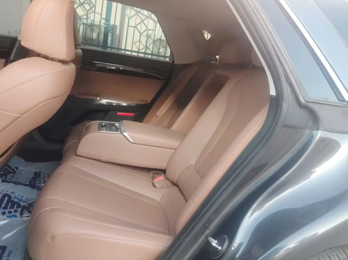 Car image 13