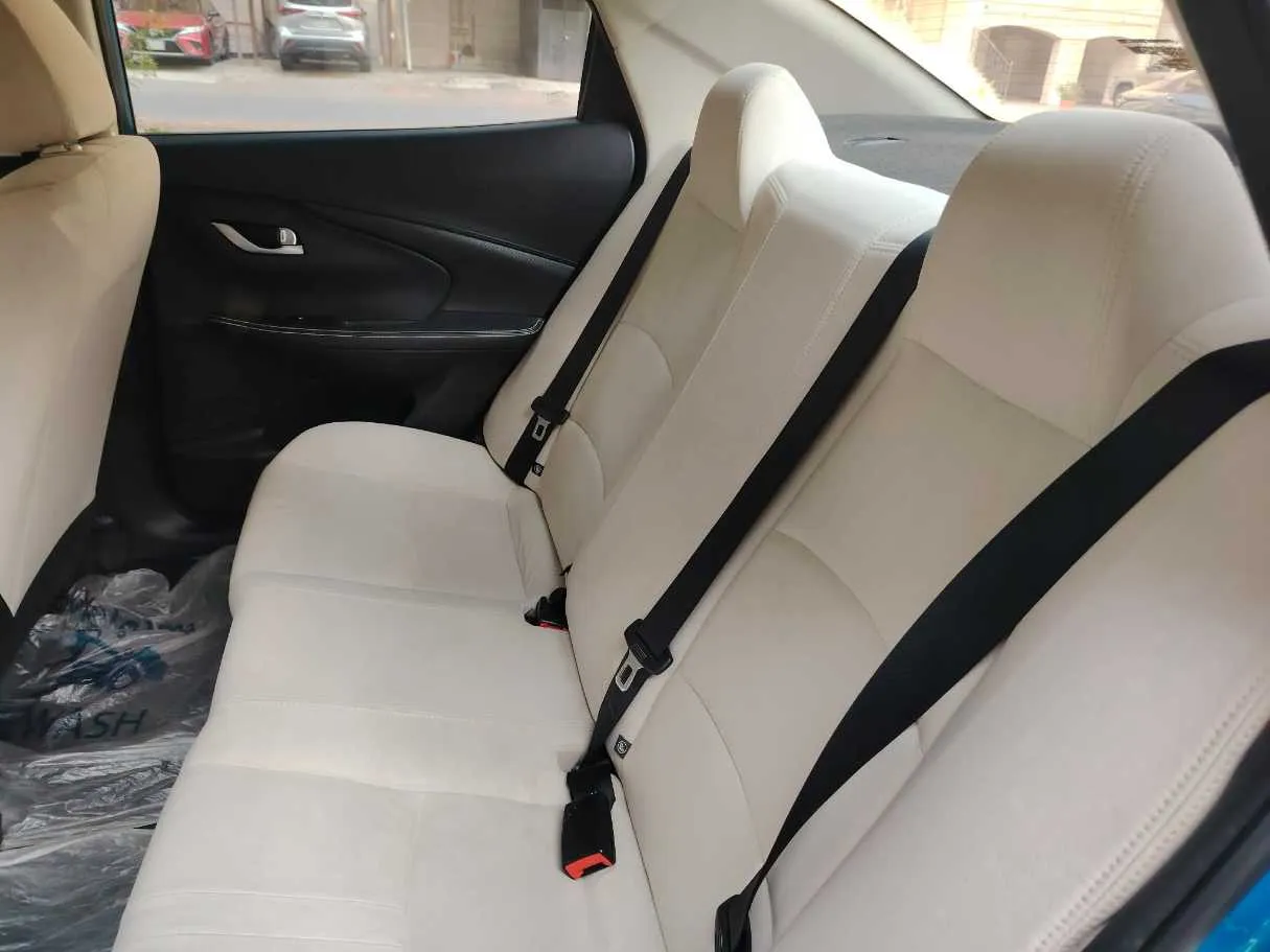 Car image 19