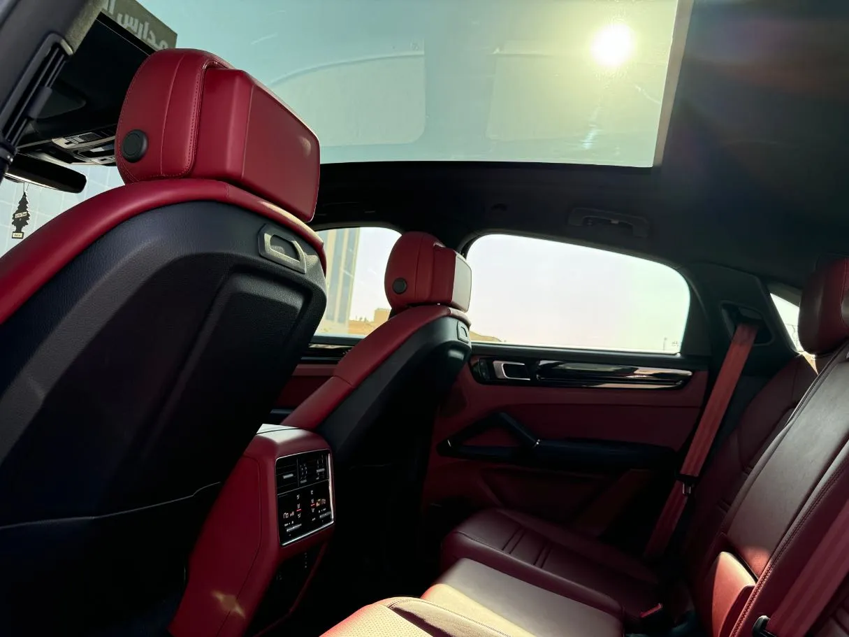 Car image 16