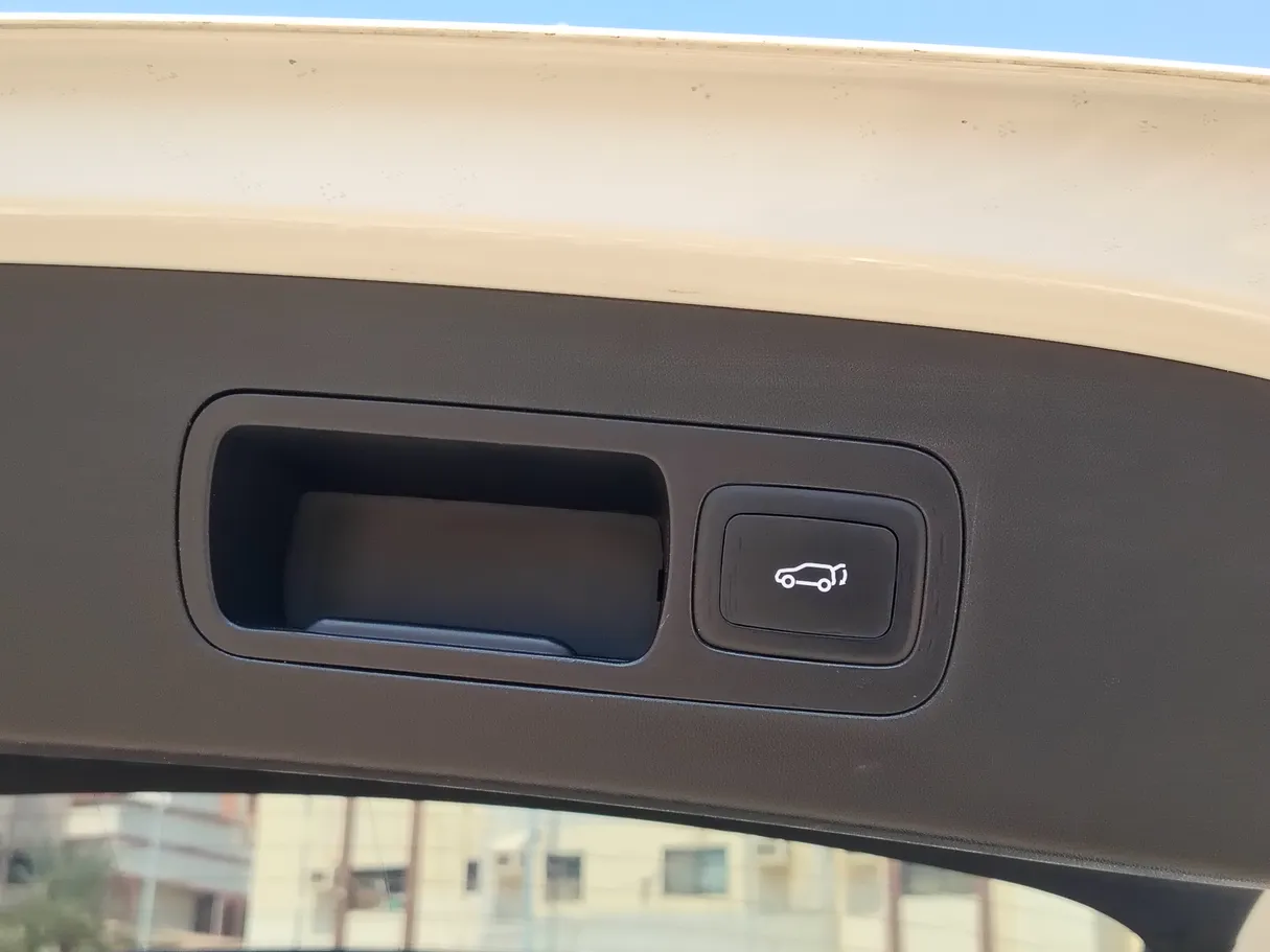 Car image 35
