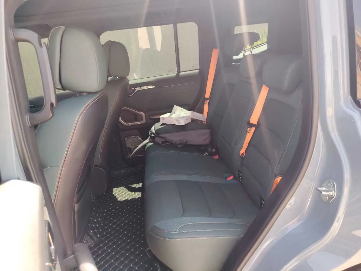 Car image 16