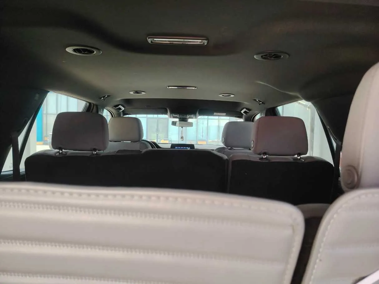 Car image 26