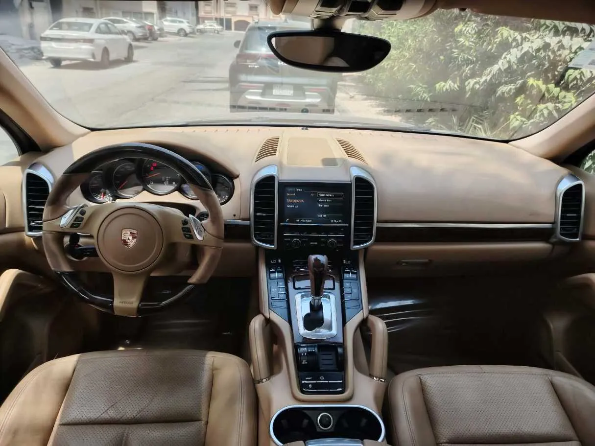 Car image 24