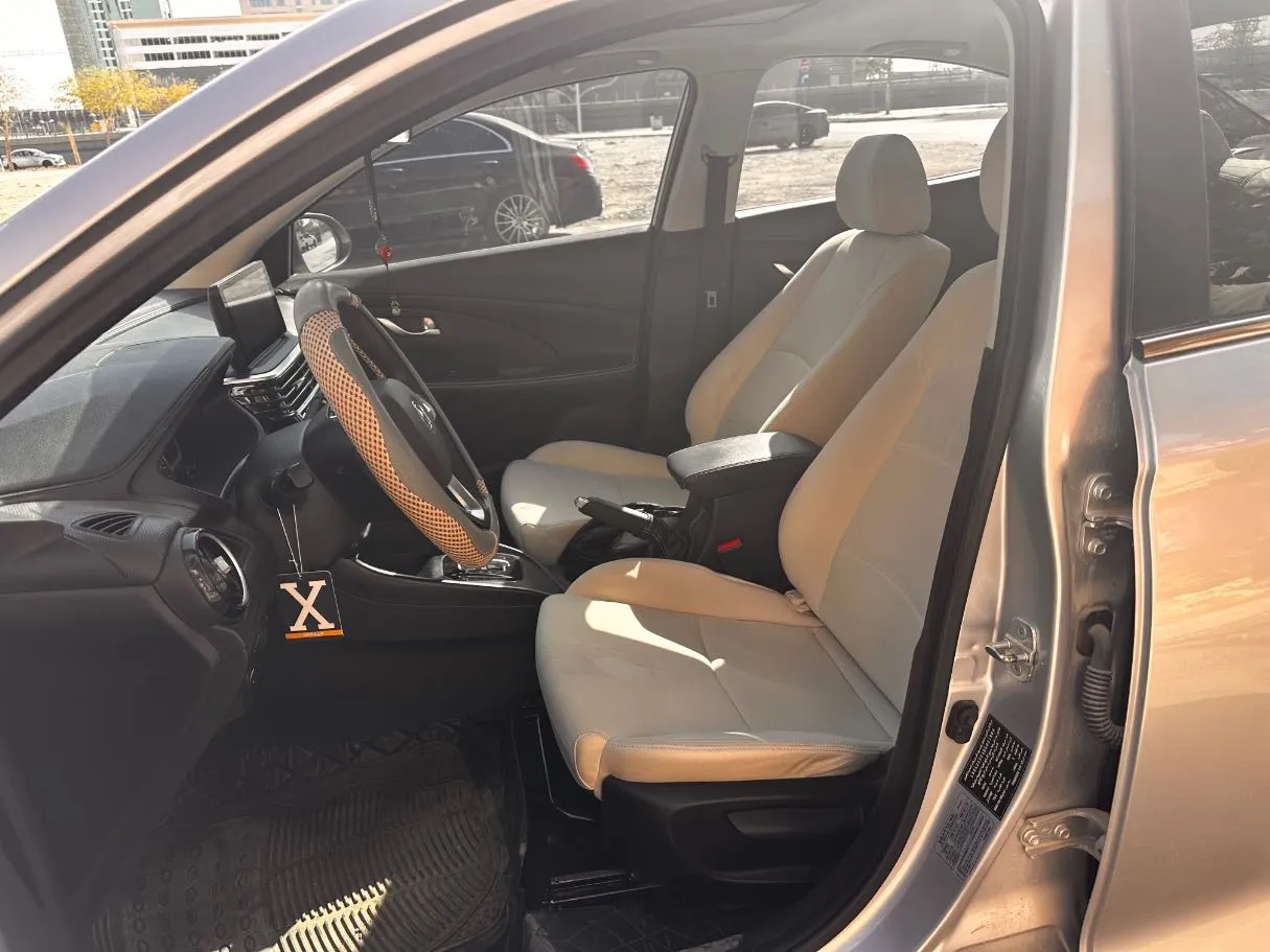 Car image 12