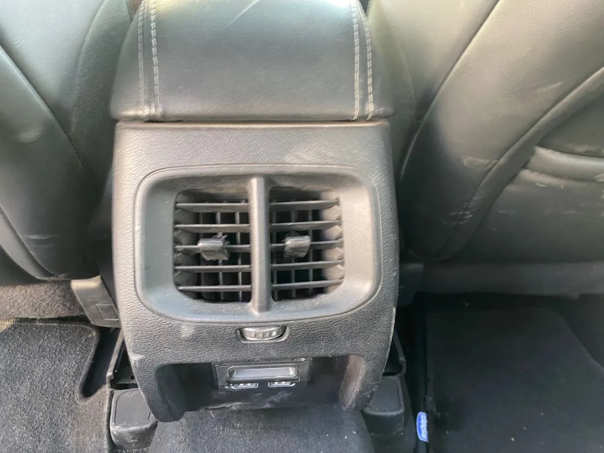 Car image 26