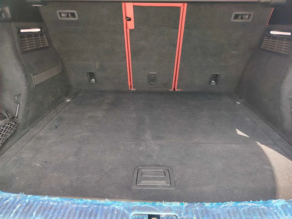 Car image 29