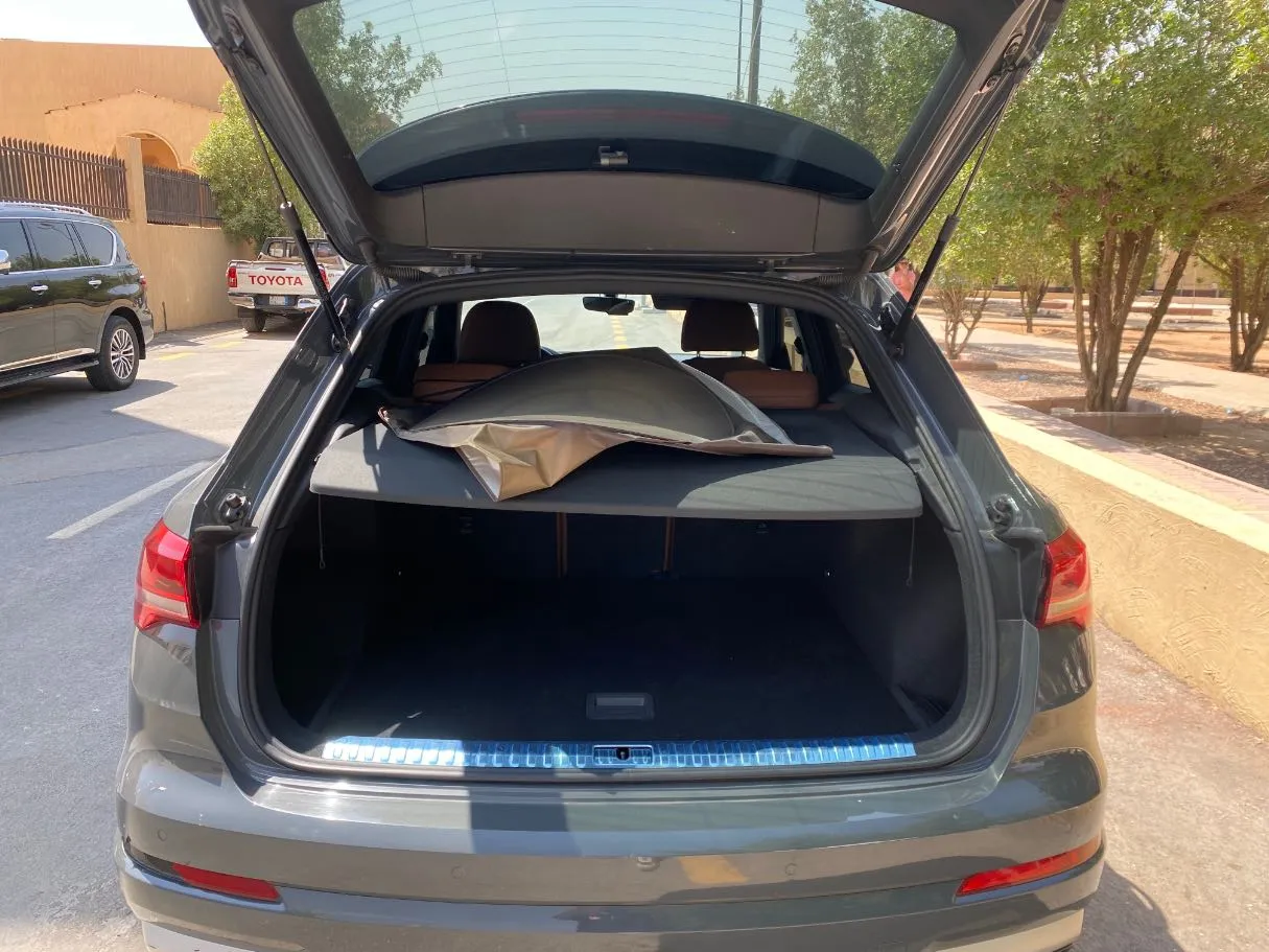 Car image 20