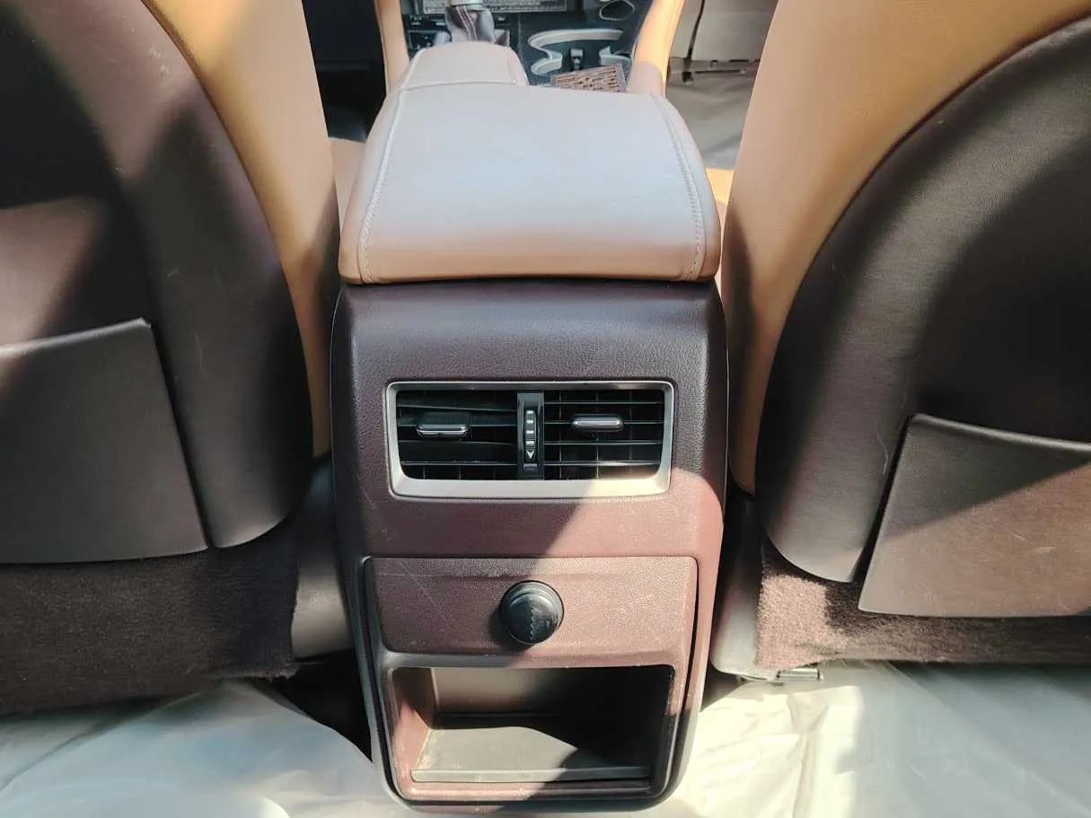Car image 32