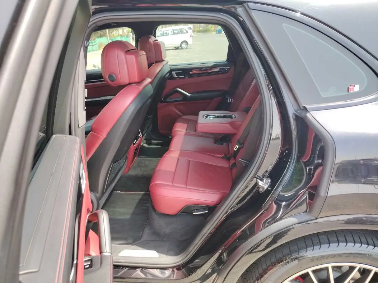 Car image 15